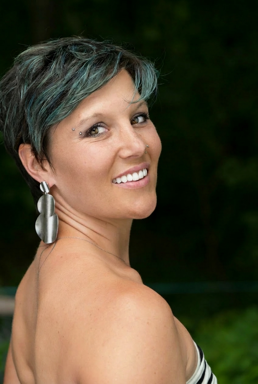 Portrait of Miriam Lundgren, clinical director of Redefined